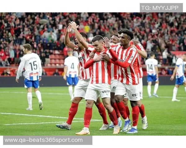 西乙联赛竞争加剧拉科与桑坦德双雄领跑冲甲形势愈发紧张