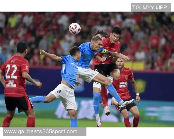 杨一鸣肘击被红牌罚下新鹏城领先后遭遇人数劣势