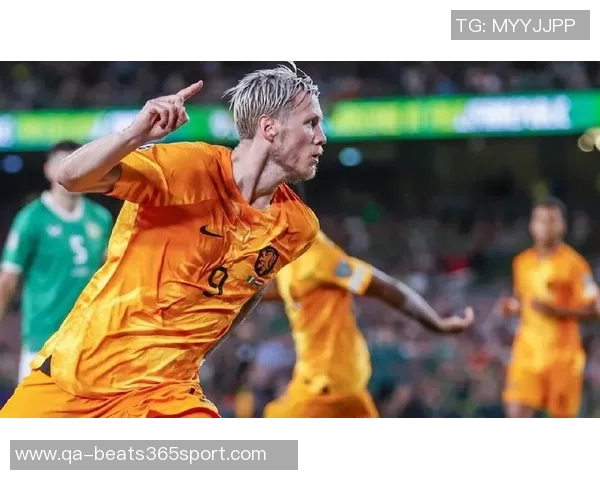 邓弗里斯不满被换下怒砸皮球表情郁闷引发关注